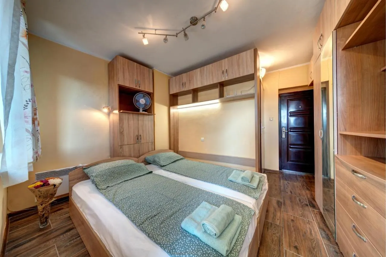 Funny-Gunny Room To The Sea Garden location